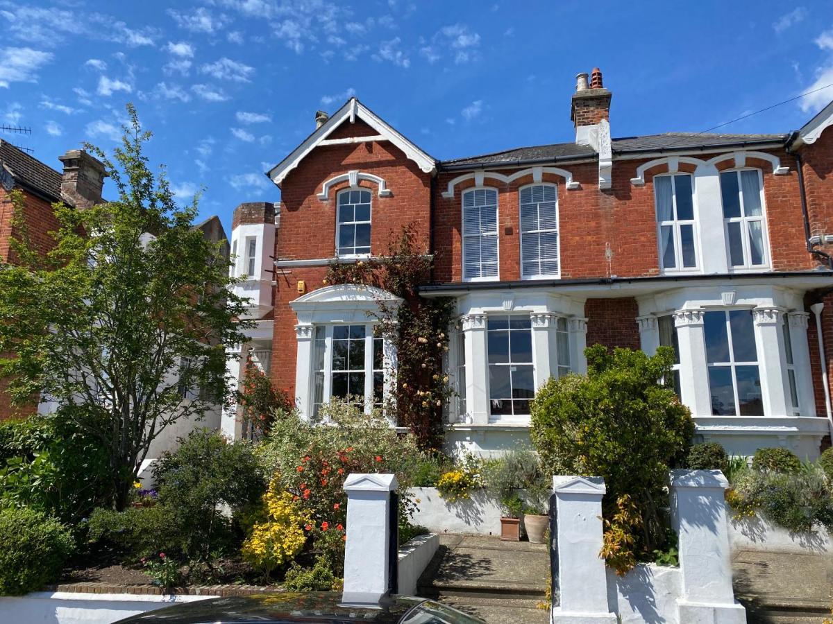 مبيت وإفطار هاستَنغ Anne'S House المظهر الخارجي الصورة